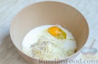 Фото приготовления рецепта: Закусочные сырные кексы с ветчиной и перепелиными яйцами - шаг №3