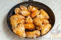 Фото приготовления рецепта: Жареные куриные крылышки в кисло-сладком соусе - шаг №7