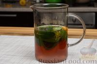 Фото приготовления рецепта: Классический холодный чай с лимоном - шаг №5