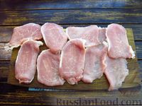 Фото приготовления рецепта: Свиные отбивные, жаренные в картофельном кляре - шаг №9