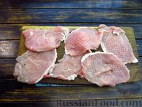 Фото приготовления рецепта: Свиные отбивные, жаренные в картофельном кляре - шаг №10