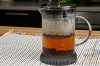 Фото приготовления рецепта: Холодный чай с яблоком, лаймом и мятой - шаг №2