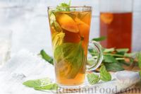 Фото к рецепту: Холодный чай с персиком и базиликом