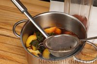 Фото приготовления рецепта: Холодный чай с персиком и базиликом - шаг №6