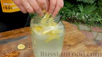 Фото приготовления рецепта: Домашний лимонад с мятой - шаг №3