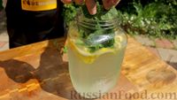 Фото приготовления рецепта: Домашний лимонад с мятой - шаг №4