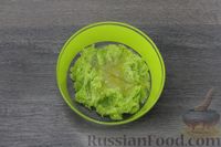 Фото приготовления рецепта: Оладьи из кабачков на кефире, с зеленью - шаг №4