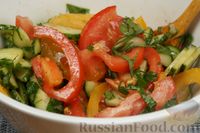Фото приготовления рецепта: Салат из помидоров и огурцов с соусом айоли - шаг №8