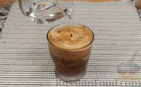 Фото приготовления рецепта: Классический кофе фраппе (из растворимого кофе) - шаг №8