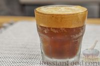 Фото приготовления рецепта: Классический кофе фраппе (из растворимого кофе) - шаг №9