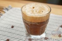 Фото приготовления рецепта: Классический кофе фраппе (из растворимого кофе) - шаг №10