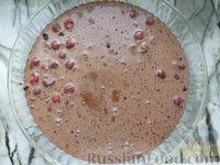 Фото приготовления рецепта: Шоколадный клафути с вишней и черешней - шаг №9