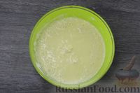 Фото приготовления рецепта: Омлет с помидорами, жареным луком и сыром (в духовке) - шаг №5