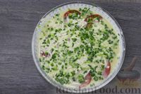 Фото приготовления рецепта: Омлет с помидорами, жареным луком и сыром (в духовке) - шаг №10
