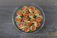 Фото приготовления рецепта: Кабачки, запечённые с помидорами, луком и сыром - шаг №4