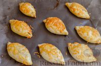 Фото приготовления рецепта: Пирожки с баклажанами и брынзой (в духовке) - шаг №17