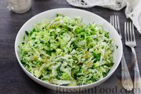 Фото к рецепту: Салат из капусты с жареным луком
