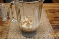 Фото приготовления рецепта: Кофе фраппе с молоком и сливками - шаг №4