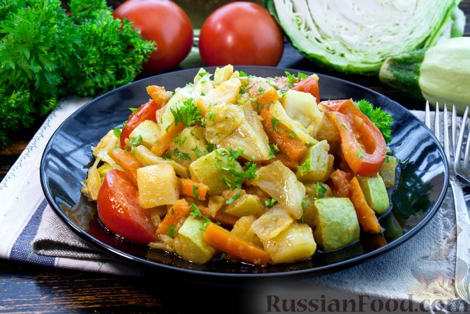 Овощное рагу с кабачками, капустой и картошкой