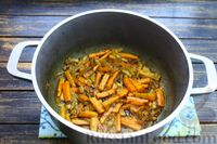 Фото приготовления рецепта: Овощное рагу с кабачками, картошкой и капустой - шаг №6