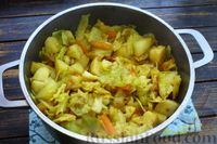 Фото приготовления рецепта: Овощное рагу с кабачками, картошкой и капустой - шаг №12