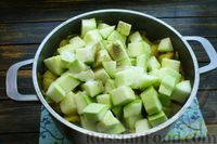 Фото приготовления рецепта: Овощное рагу с кабачками, картошкой и капустой - шаг №13