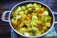 Фото приготовления рецепта: Овощное рагу с кабачками, картошкой и капустой - шаг №14