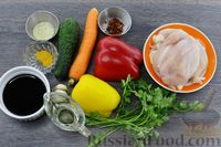 Фото приготовления рецепта: Салат с курицей, болгарским перцем, огурцами и морковью - шаг №1