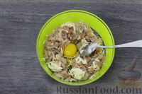 Фото приготовления рецепта: Рубленые куриные котлеты с плавленым сыром и сметаной - шаг №4