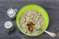 Фото приготовления рецепта: Рубленые куриные котлеты с плавленым сыром и сметаной - шаг №7
