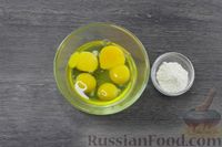 Фото приготовления рецепта: Яичные маффины с грибами, овощами и сыром - шаг №2