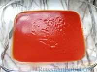 Фото приготовления рецепта: Рулетики из кабачков с куриным фаршем, томатным соусом и сыром (в духовке) - шаг №9