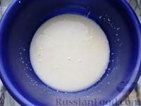Фото приготовления рецепта: Йогуртовые маффины с черникой и овсяной посыпкой - шаг №3