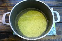 Фото приготовления рецепта: Сладкие оладьи из пшённой каши на молоке - шаг №3