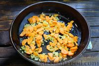 Фото приготовления рецепта: Макароны с фаршем и овощами в томатном соусе - шаг №4