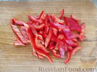 Фото приготовления рецепта: Макароны с курицей и овощами в соусе терияки - шаг №9