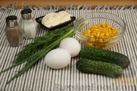 Фото приготовления рецепта: Салат из огурцов, кукурузы и яиц - шаг №1