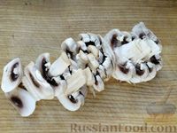 Фото приготовления рецепта: Кабачки, запечённые с картофелем и грибами, в сливках - шаг №4