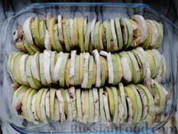 Фото приготовления рецепта: Кабачки, запечённые с картофелем и грибами, в сливках - шаг №5