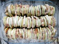 Фото приготовления рецепта: Кабачки, запечённые с картофелем и грибами, в сливках - шаг №7