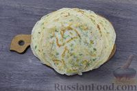 Фото приготовления рецепта: Тонкие блинчики на кефире, с сыром и зеленью - шаг №11