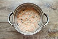 Фото приготовления рецепта: Молочная овсяная каша с морковью, изюмом и орехами - шаг №6