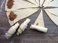 Фото приготовления рецепта: Рогалики с сахаром и корицей, из рубленого теста на сметане - шаг №17