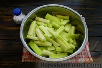 Фото приготовления рецепта: Наггетсы из кабачков в хрустящей панировке (в духовке) - шаг №5