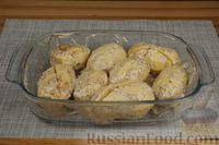 Фото приготовления рецепта: Картофель, запечённый с сосисками, сыром и соусом айоли - шаг №4