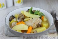 Фото к рецепту: Тушёная картошка с курицей и грибами