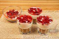 Фото приготовления рецепта: Творожно-йогуртовый десерт с овсяным печеньем и вишней - шаг №12