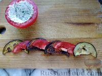 Фото приготовления рецепта: Закуска из помидоров, баклажанов и сливочного сыра - шаг №9
