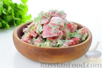 Фото приготовления рецепта: Салат из помидоров с чесноком и зеленью - шаг №7