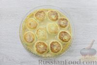 Фото приготовления рецепта: Сырники, запечённые под сметаной и сгущёнкой - шаг №10